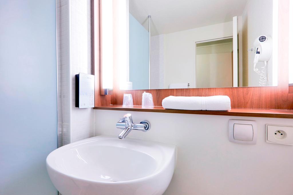 Hotel Campanile Paris Ouest - Gennevilliers Port Zewnętrze zdjęcie